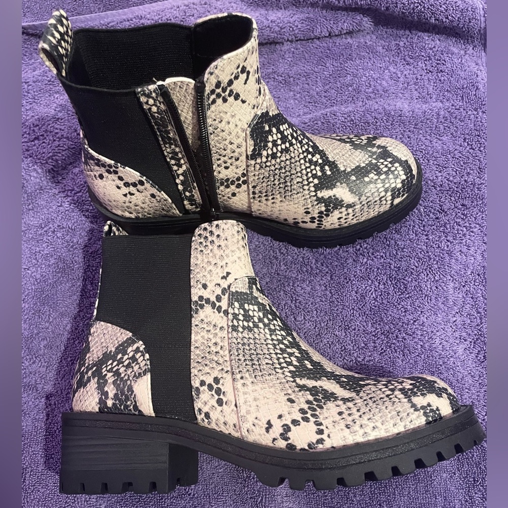 NWT Snakeskin boots